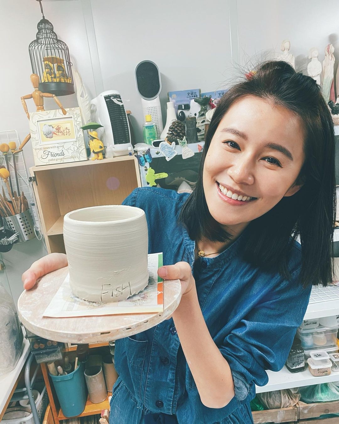 【香港女明星學生相】有網民更大讚翠如小時候很像現時的岑麗香,超有女神的風範!