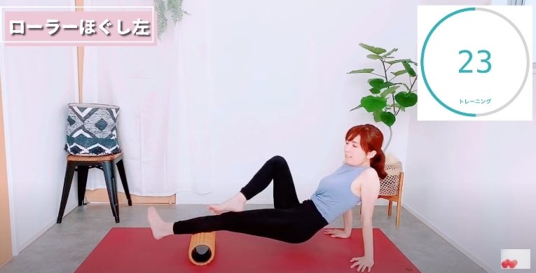 【瘦小腿運動】有時也可以讓身體凌空著,右腳置在左膝蓋上方,以加大力度!緊記小腿每一個地方都要有按摩到才行