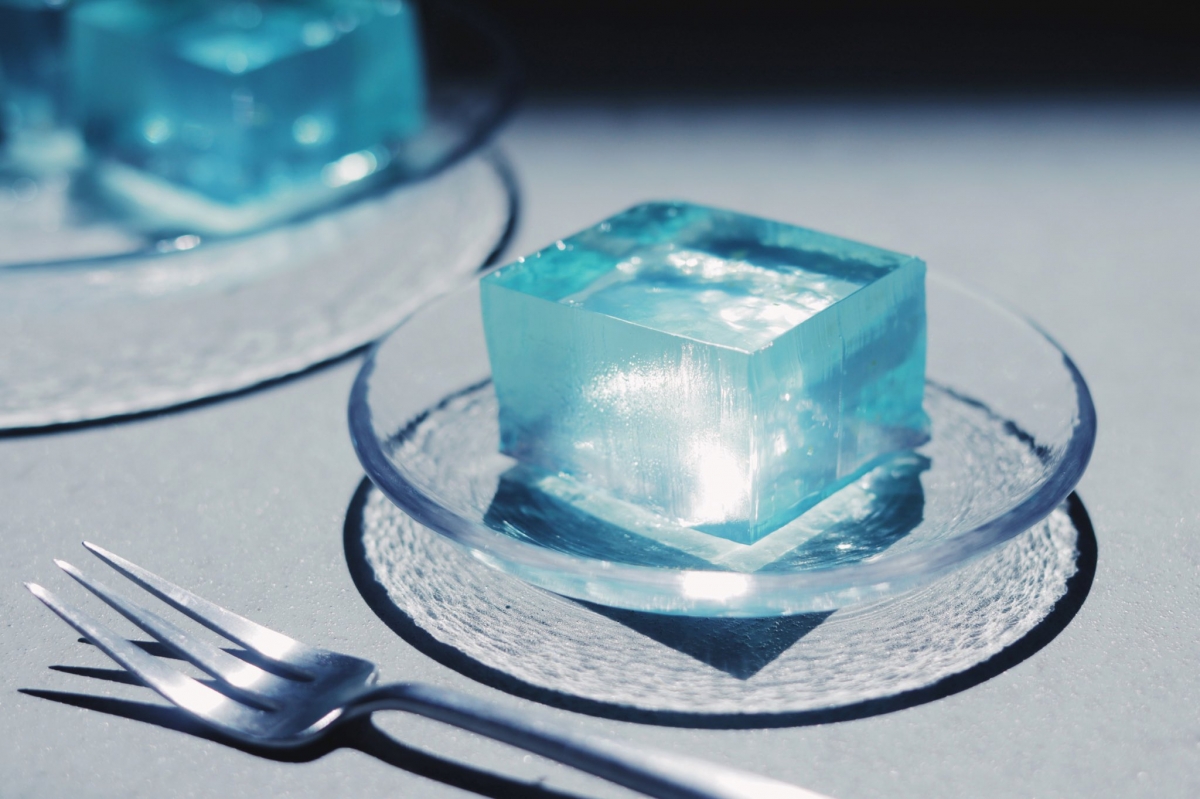 又以她自製的「透明系」甜品最受歡迎