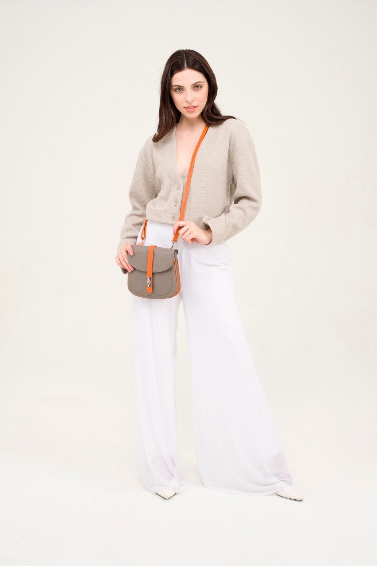 【MIRTA網購手袋】這款超可愛的迷你手袋最適合身型嬌小的亞洲女生~以小牛皮製成,集優雅與簡約一身的百搭單品