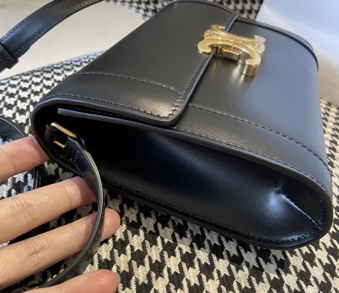 【CELINE手袋】CELINE焦糖色凱旋門STRAP BAG信封包WOC