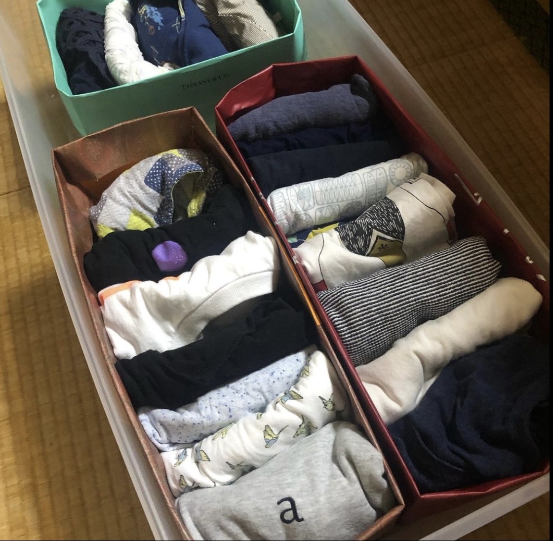 日本人為了時刻保持家居和自身的整潔,收納的功夫也做得很足。靠不同的收納法,可以把東西完美分類和隱藏,方便了生活。住在寸金尺土的香港,當然要學盡日本人收納的招數啦~