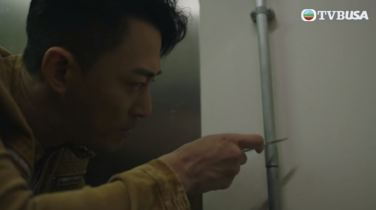 上月劇集開播時已經有一幕劇情被網民嘲笑,全因爆Seed(林峯 飾)和阿兜(蔡思貝 飾)在搜集情報時不小心被困雪房,而爆Seed就只好用手頭上得手術刀,強行鋸開門側的鐵通。