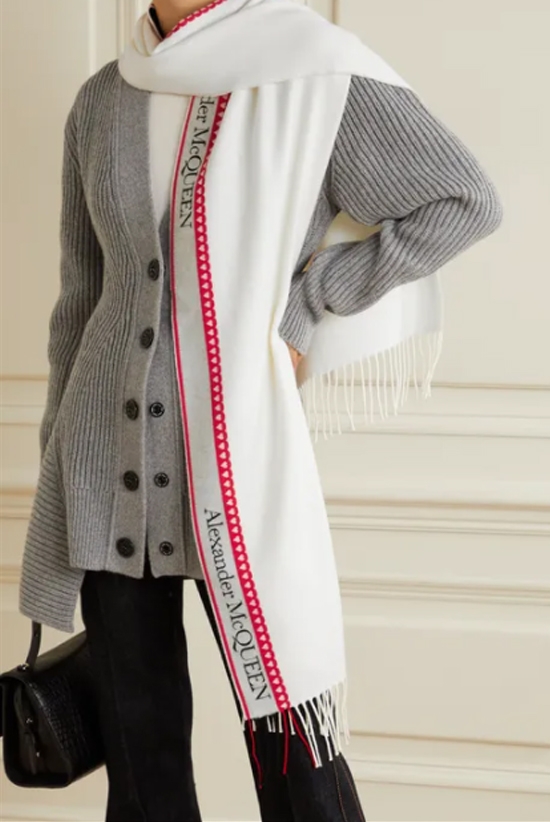 ALEXANDER MCQUEEN Fringed wool and cashmere-blend jacquard scarf HK$2,931.5