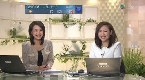 【無綫TVB新聞主播】怎料林小珍卻口快快的把拍檔「鄭萃雯」及字講成了「盤翠瑩」:「早晨,盤翠瑩!」