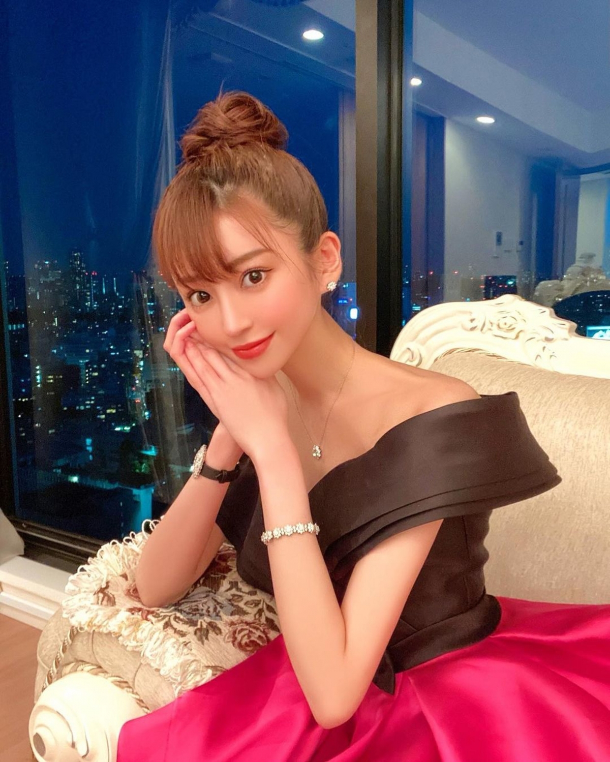 【日本陪酒女Emiri】整容變漂亮後,並來到了日本最大陪酒場所「歌舞伎町」