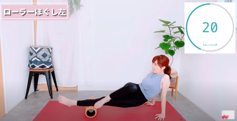 【瘦小腿運動】有時也可以讓身體凌空著,右腳置在左膝蓋上方,以加大力度!緊記小腿每一個地方都要有按摩到才行