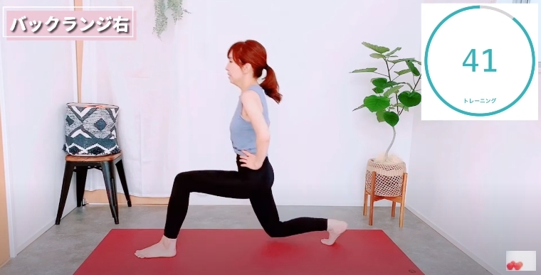 【瘦小腿運動】然後立即回到原點,在45秒內不斷重覆此動作。之後休息15秒後,就換邊做一樣的動作。