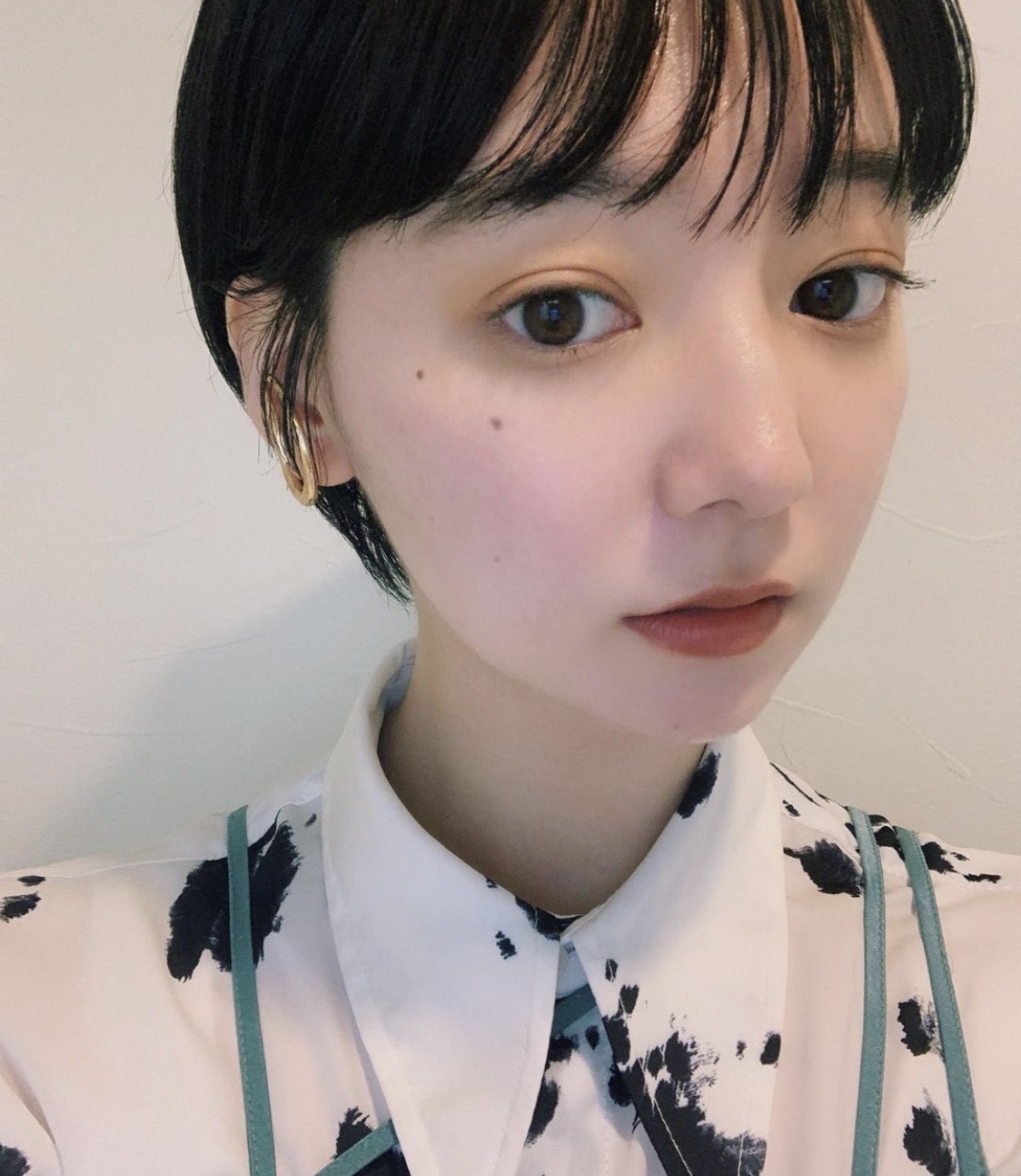 一眾短髮女生在尷尬髮長就會難忍，再次把頭髮剪短，結果久久也未能成功留至長髮！日本近日瘋傳一張「短髮留長過渡期」階段表，打救不知怎處理自己頭髮的女生！超實用的髮型表可以在各階段提供指引～