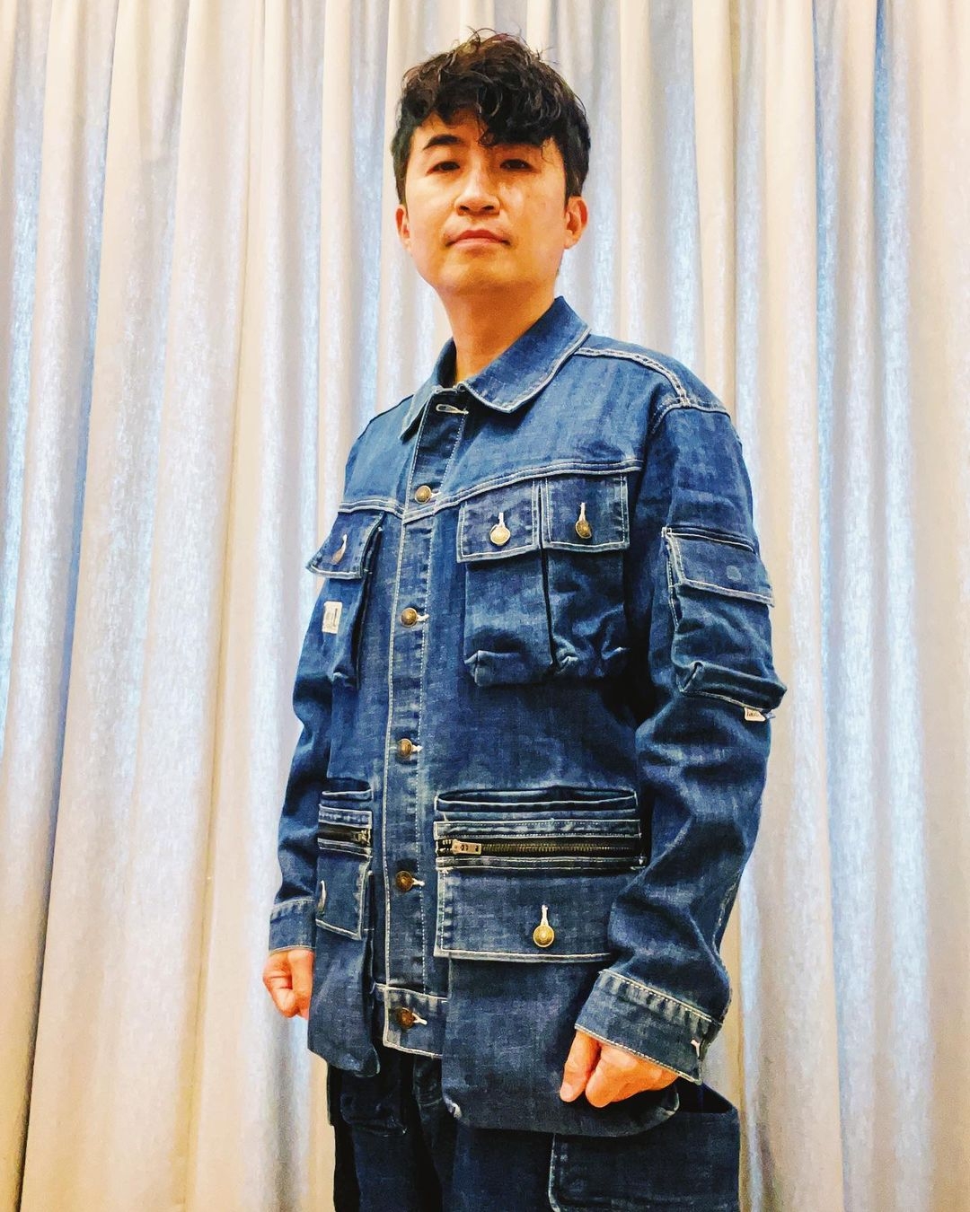 【香港男明星學生相】Donald也是跟現時的外貌長得差不多,沒有太明顯的差別,只是這張相沒有任何的笑容