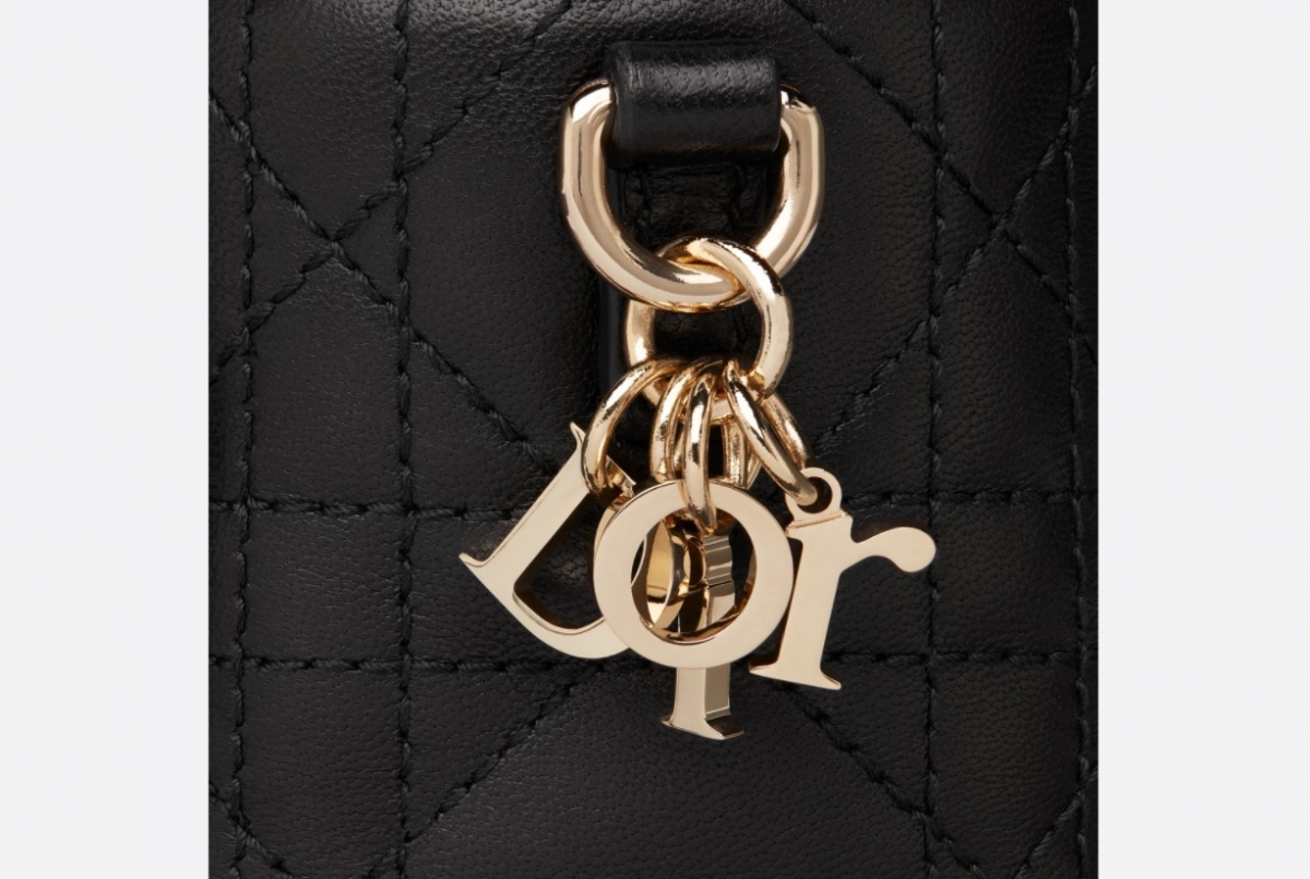 今次推出的迷你版 Lady Dior Vanity Case 絕對也叫人心動,
