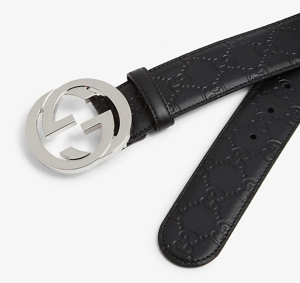 【情人節男朋友禮物2021】GUCCI全黑的印花logo同樣也很大熱，中間配上雙G logo的銀色扣子，令扣子的設計更顯突出