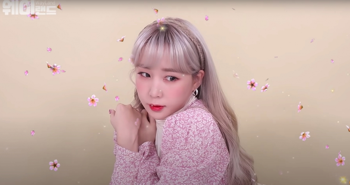 【情人節2021】今年情人節需要戴口罩渡過,與情人的親密感可能會降低之餘,還無法化個漂亮的妝容作打扮。想在造型上花花心思,就可以在髮型上加添少女可愛的氣質,讓男生秒心動,愛情甜蜜度升溫!以下為大家介紹6款可愛的日韓編髮教學!