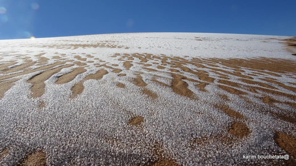而沙漠降雪是因為高壓冷空氣移動到沙漠