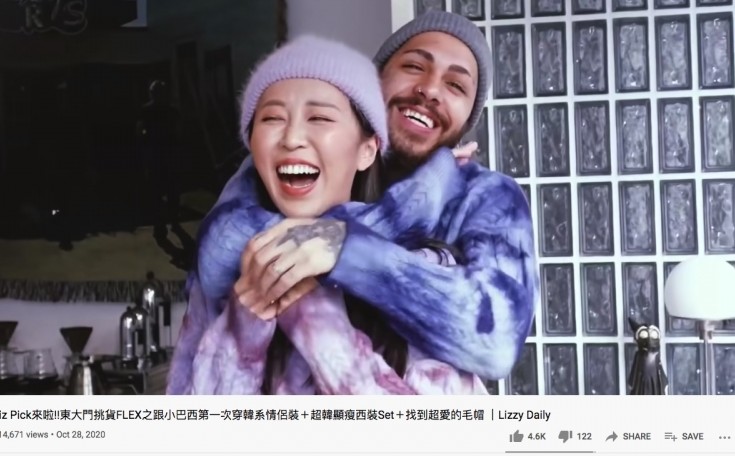 Lizz是近年竄紅得超快的Youtuber,起初由拍美妝和韓國生活的她,介紹了巴西籍男友「小巴西」給觀眾認識後,就非常受歡迎。他們的打情罵俏和獨特的相處方法也吸引了不少觀眾觀看,同居養的小狗「Mandu」也深得網民的心。她其後就轉型拍攝情侶主題和vlog的影片,去年他們還結了婚,甜蜜的讓人心癢!