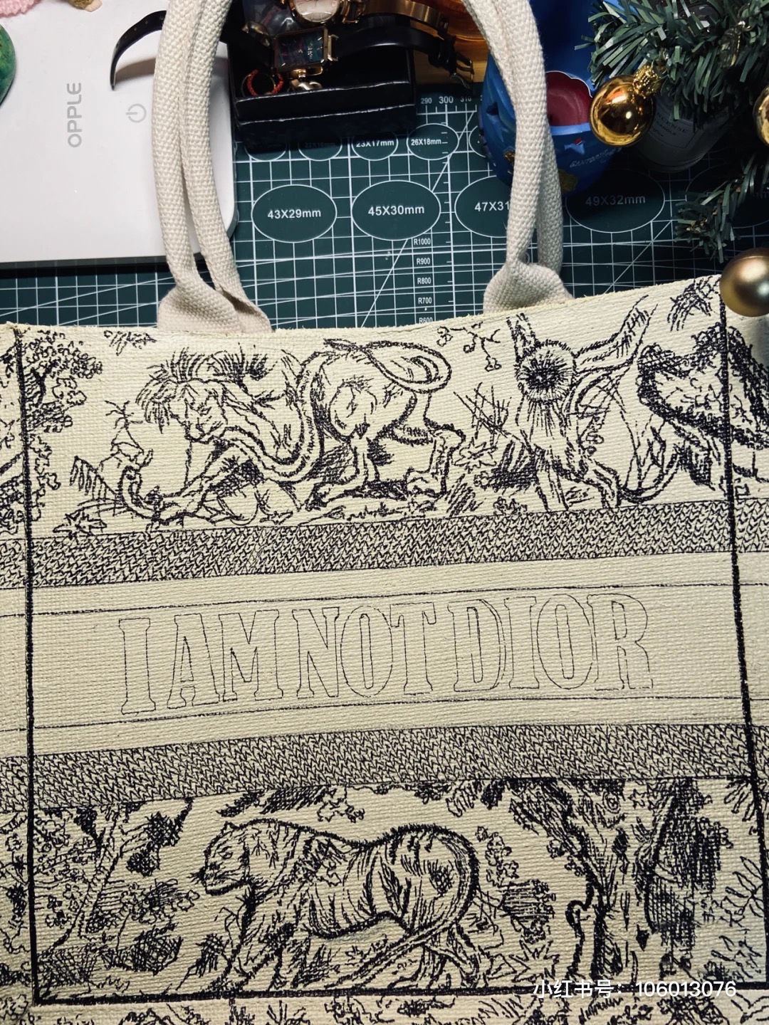 MUJI無印良品$15麻質手挽袋DIY手繪變Dior Book Tote名牌袋