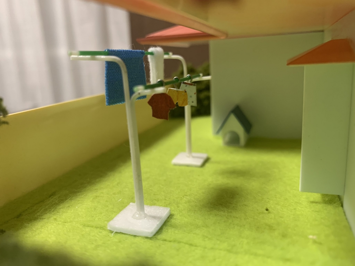 最近,他還挑戰了卡通場景的建築,把蠟筆小新的家把造出來了!這跟以上超寫實的風格截然不同,非常童話化,看來沒有甚麼能難倒Mozu呢~