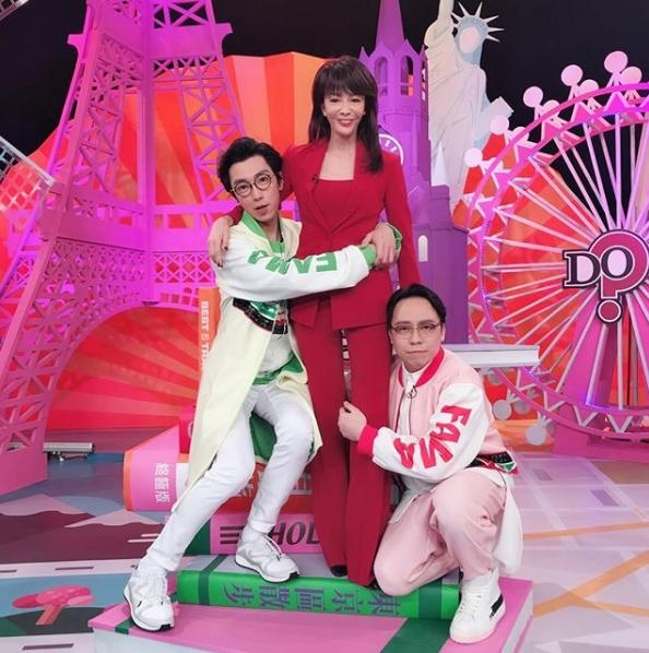 Do姐近年形象親民,與組合農夫齊齊拍著上主持過不同類型的旅遊及遊戲節目,如《Do姐去Shopping》、《Do姐有問題》等