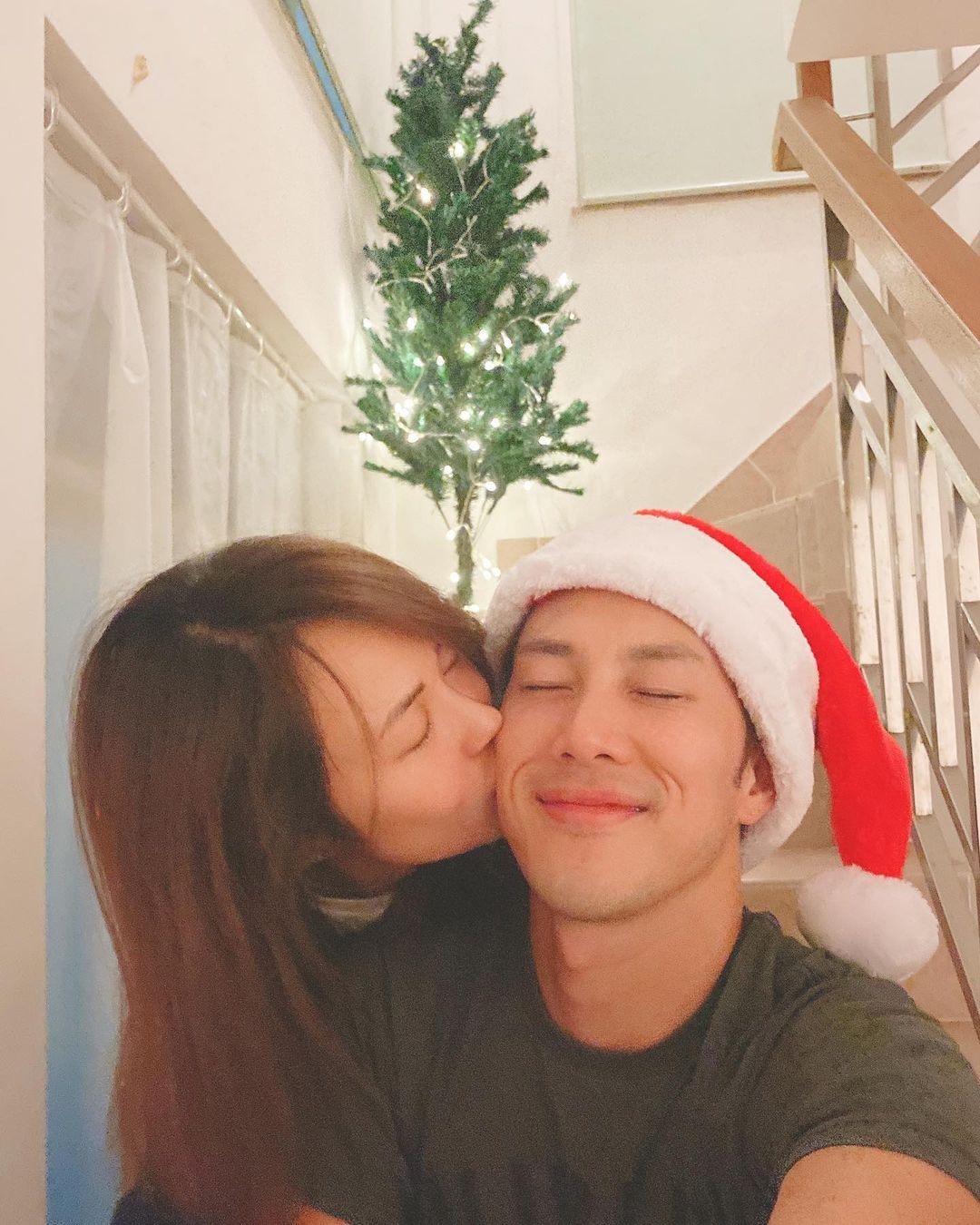 日前33歲的湯怡宣佈自己與排舞師麥秋成奉子成婚,消息震驚一眾網民!