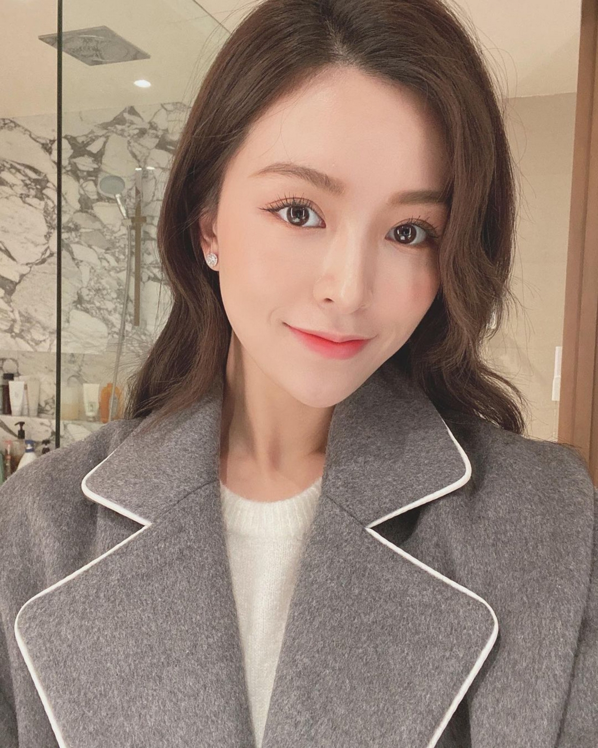 另一位同是「嫩模界始祖」文詠珊(Janice Man)出道時因有著混血感的外貌而受到關注
