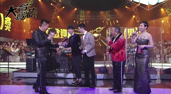 【勁歌金曲2020】崔建邦才發現自己讀錯了名次,應是胡鴻鈞奪金獎,而羅力威只獲銅獎,令到羅力威超尷尬