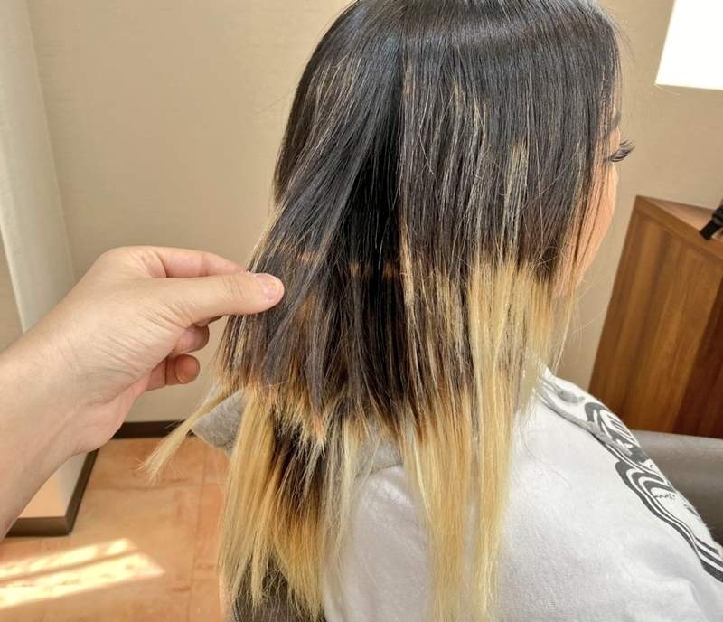 女生更指髮型店原本不接受退費,但因為這次情況特殊,所以願意全額退款。不過該女生也表示失望和無奈,因為她還必需再花一筆錢到別間髮型屋拯救這頭染壞的頭髮!