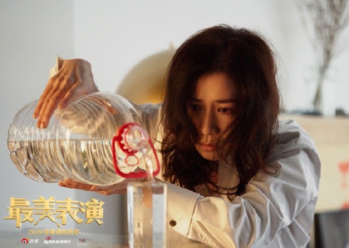 她仔細呈現出失明人士的各種動態