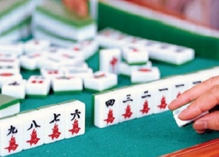 【打麻雀攻略＋禁忌2021】整副牌只有同一組花色，即只可得萬子、筒子或索子，但是不可以有「東、南、西、北、中、發、白板」。