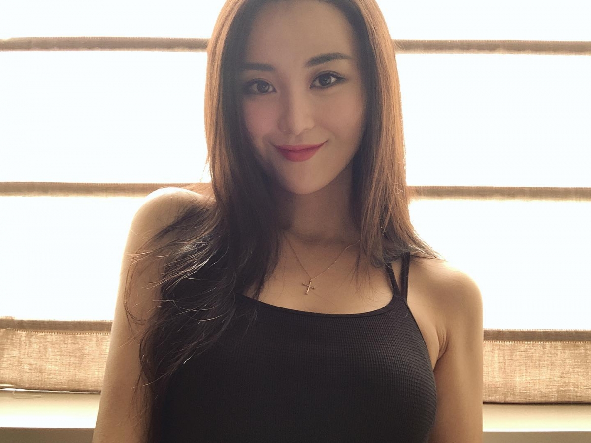 林作幫半裸裕美搽豐胸霜/裕美澄清絕對唔會益林作/被網民話Cheap