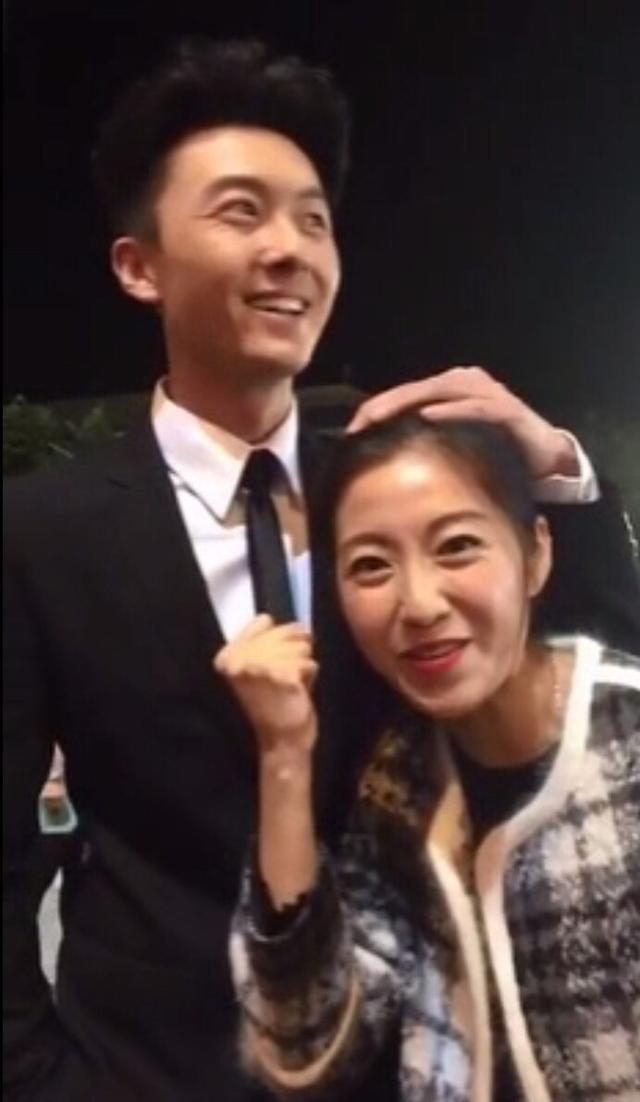 有傳為保男方的好爸爸形象,高層更下令王浩信和Yoyo不準提離婚,不過兩人貌合神離,似乎分開也是遲早的事......