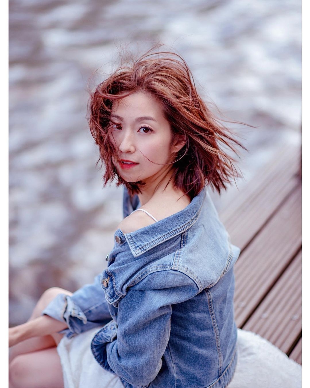 陳自瑤雖然剛踏入40歲,但是在她的臉上卻完全看不出歲月的痕跡,即使生了囡囡,身材都保持得超好!