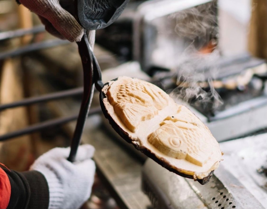 東京迪士尼近日推出了一款商品超適合在家裏解悶時玩!如果熱愛日本美食又喜歡公主的你萬物錯過這款美人魚「小胖」DIY鯛魚燒烘培機!超有日式風味的鯛魚燒成了小胖造型真的超可愛的~來看看東京迪士尼的3款小胖的人氣週邊吧,還有其中一樣是隱藏商品喔~