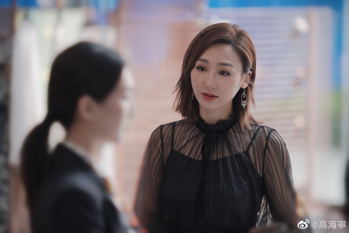 早前,她客串參演了內地爆紅劇集《三十而已》,當中她飾演一位正印,飾演在面對小三在搶奪自己男人時,一個強悍聰明的女人。劇中她慘情的演技和掌刮小三的一幕深得大陸觀眾的心,成功在大陸市場「入屋」,迅即一炮而紅。