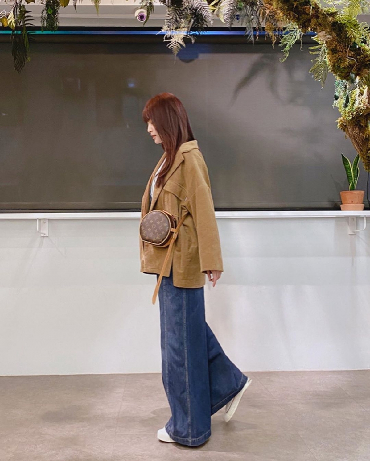 【楊丞琳名牌手袋】這款LV 圓餅包(Boîte Chapeau Souple)近年也受到不少女生的追捧,小巧一個配上經典不敗的Monogram圖騰時尚度滿分
