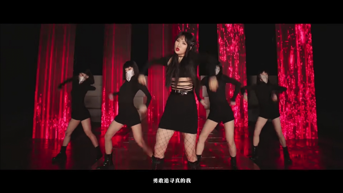 23歲「華為小公主」姚安娜出道MV《BackFire》反應兩極/妝容顯老跳唱普通