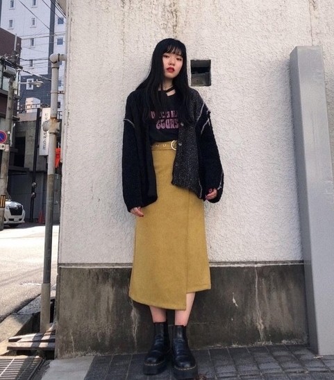 【名牌黑色短靴】最近天氣都冷了起來,女生們除了要穿上厚厚的外套,同時也要換上冬季必備的短靴,瞬間時尚度滿分!