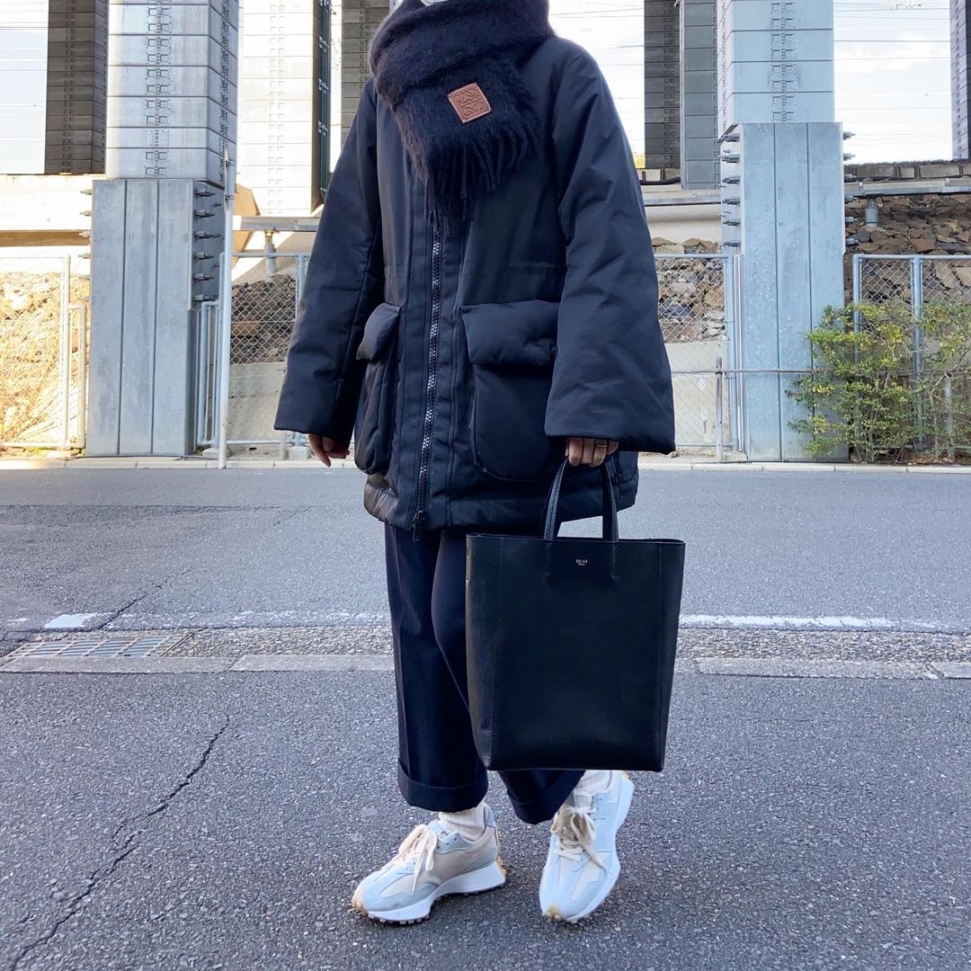 有留意韓國Instagram的朋友，對近期這雙爆紅的 NEW BALANCE 327 球鞋絕對不會陌生！