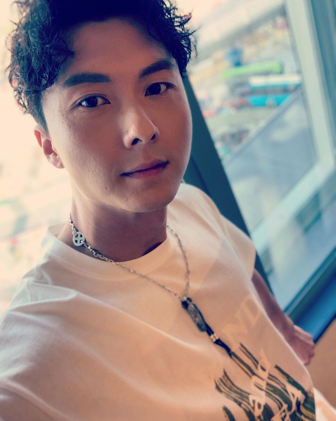 【藝人入行前工作】TVB視帝王浩信演戲了得,唱K時被經理人發掘才入行當歌手