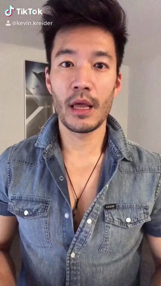 他更是TIK TOK上面的兩性及健身專家,專門拍片討論兩性問題及教人健身!