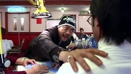 【打麻雀攻略＋禁忌2021】不要正在打麻雀的玩家都很忌被人搭膊頭，聽說這會打走別人的財氣，絕對是大忌。