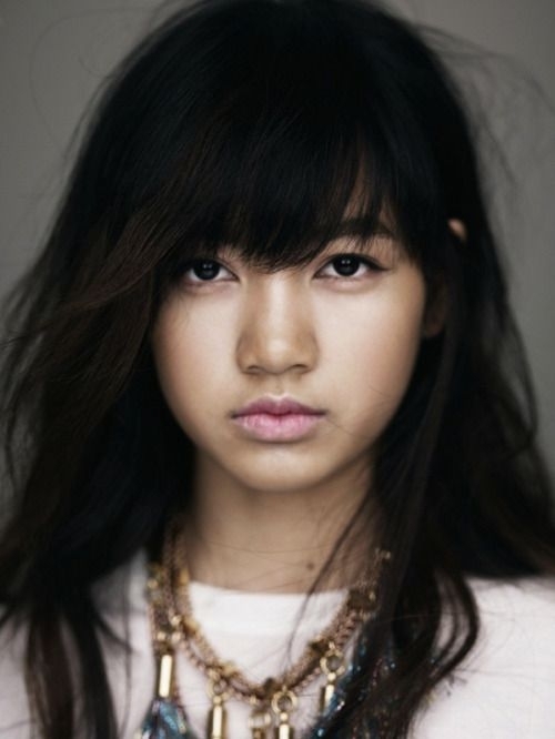 而最受熱議的是Lisa的鼻子,以前看起來鼻頭較為扁平圓潤