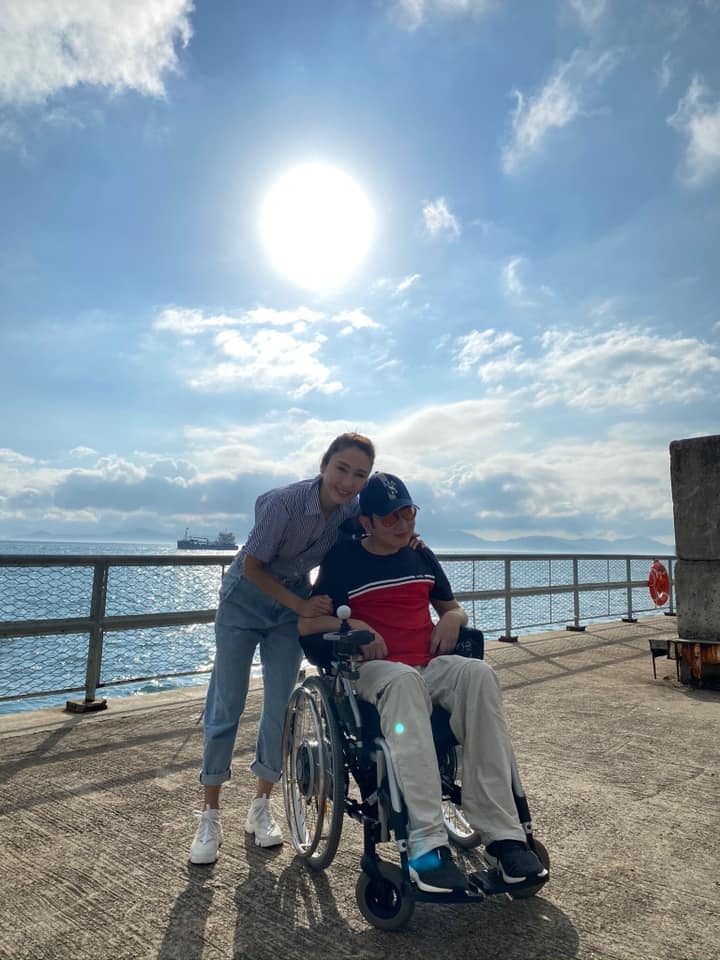 黎姿結婚12周年甜曬拖手照/富商老公馬廷苦追6年才打動芳心