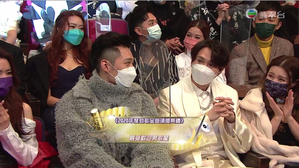 【勁歌金曲2020】周柏豪與胡鴻鈞同奪「最受歡迎男歌手獎」被網民形容超尷尬,其實這獎項外界早就猜測應該是周柏豪與胡鴻鈞兩人之爭