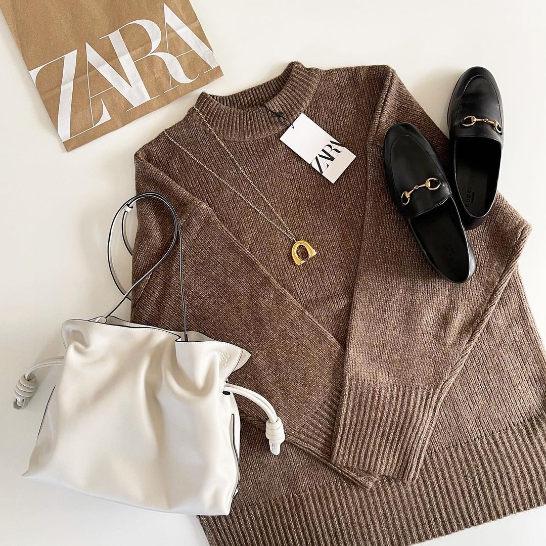 這款備受不少日本女生熱捧的 Flamenco mini 以柔軟皮革配上隨性線條和束繩設計,優雅之餘亦充滿女性知性氣質