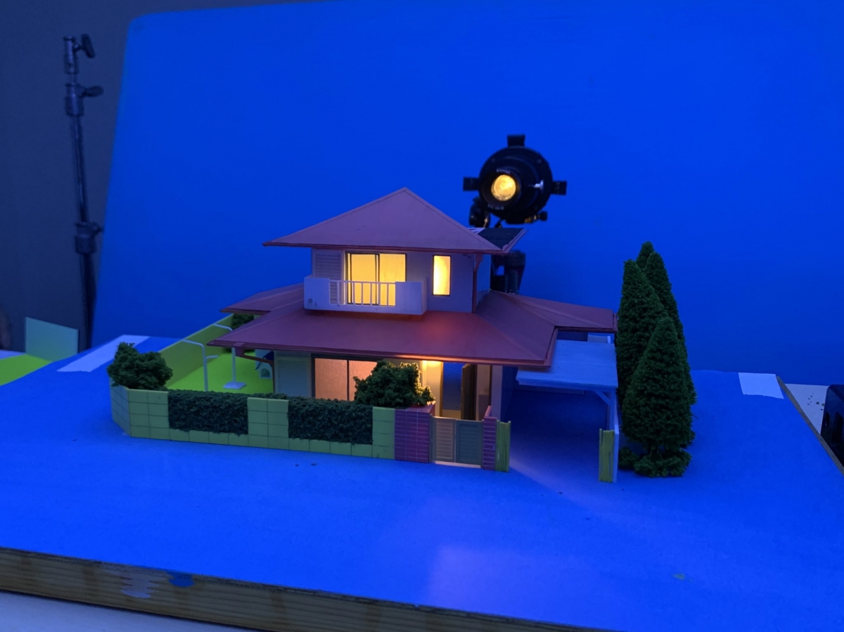 最近,他還挑戰了卡通場景的建築,把蠟筆小新的家把造出來了!這跟以上超寫實的風格截然不同,非常童話化,看來沒有甚麼能難倒Mozu呢~