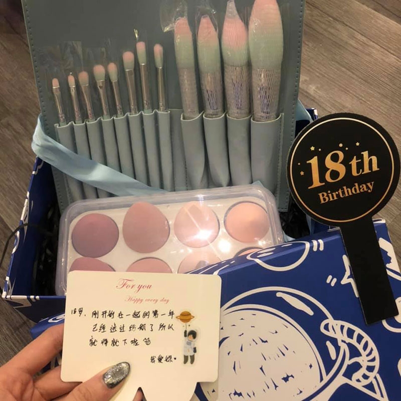 馬來西亞男友送女友0到20歲生日禮物/奶嘴奶樽送到唇膏Gucci皮帶/Nagisa