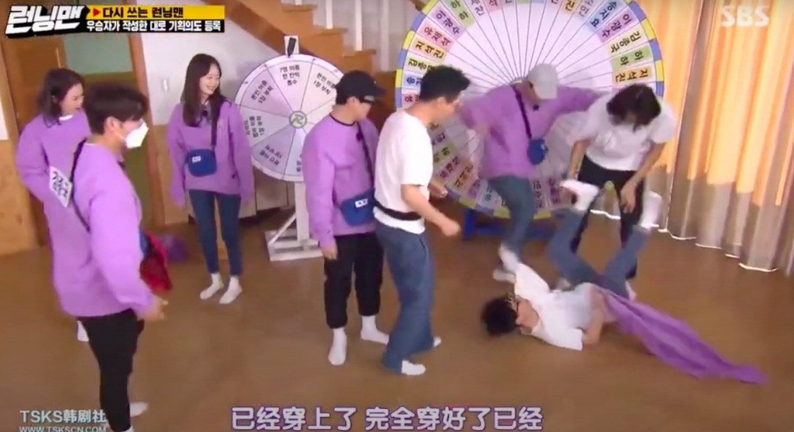 宋智孝就笑言:「要大叫也是應該是我大叫吧,怎麼是哥哥(劉在石)在狂吼呢?」這個小插曲惹笑不少網民,這一幕也紛紛被熱議,劉在石被嚇倒的表情包又被瘋傳~