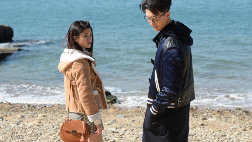 王浩信在事業起飛後,更屢次與同劇女演員傳出緋聞,對象分別是有姣精之稱的黃心穎、江嘉敏,更曾經傳出過在拍《踩過界》時夜訪蔡思貝香閨!