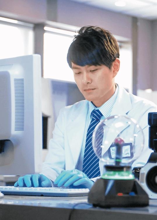 【藝人入行前工作】蕭正楠在入行前做IT行業,於大學修讀電腦系畢業後做過電腦程式員