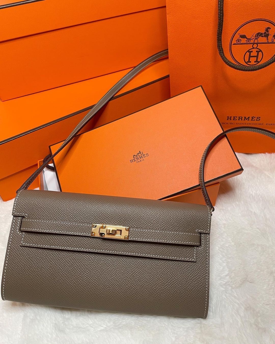 Hermès 手袋款式? 不少人也會考慮近年不少品牌也推出的 Wallet On Chain、Clutch with Chain